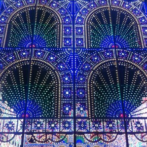 … observing people watch Glowfestival&nbsp;Eindhoven